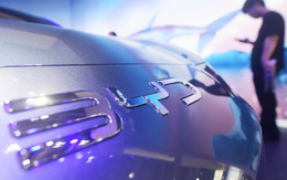 Lần đầu tiên trong vòng 1 năm, BYD chứng kiến doanh số bán xe ô tô điện sụt giảm, nhà đầu tư ‘như ngồi trên đống lửa’