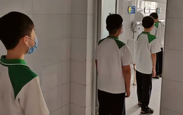 “Nhà vệ sinh nam ‘kỳ cục’ khiến phụ huynh phải thốt lên: Ai nghĩ ra thiết kế này vậy?”