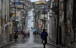 Siêu bão Melissa đổ bộ Cuba với sức gió gần 200 km/h