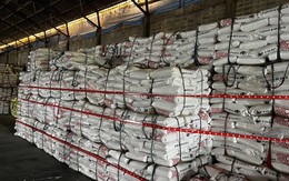 Một trung tướng chỉ huy cuộc đột kích, tóm gọn đường dây buôn bán phân bón giả quy mô lớn, tịch thu hơn 16.000 kg hóa chất không giấy phép