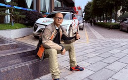 Chạy xuyên ASEAN chưa đã, một người mang xe điện VinFast đi liên lục địa, sang cả châu Âu, châu Phi