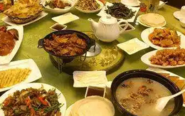 Đi họp lớp, bữa ăn tốn hơn 3 triệu: Chứng kiến hành động của bạn cũ khi ấy, tôi thề sẽ không bao giờ có lần sau