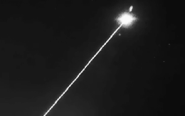 Trình làng vũ khí laser di động trên khung gầm xe