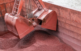 Không phải đất hiếm, Trung Quốc đang dùng 'quân bài' khác để xoay chuyển toàn bộ thị trường hàng hoá: Mua gần 100 triệu tấn hàng từ quốc gia G20 bằng Nhân dân tệ, quyết phi đô la hoá