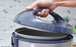 Nấu cơm xong nên đóng hay mở nắp nồi cơm điện? Có nên đảo cơm liên tục khi nấu? Nhiều người đang làm sai
