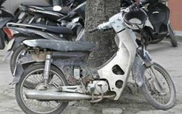 Hàng triệu xe máy cũ kỹ, nhả khói đen mù mịt khắp đường phố: Cấm hay phạt tiền?