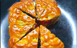 Bóc hộp bánh Trung thu người yêu con trai biếu, cả gia đình bị sốc: Lời bao biện thật khó "nuốt trôi"