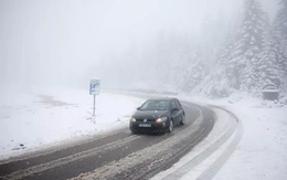 Thời tiết đảo lộn ở châu Âu, tuyết phủ trắng Balkans giữa mùa thu