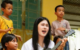 Ca sĩ Phúc Anh mang dự án "54 dân tộc Việt Nam" đến làng phong ở Gia Lai