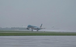 Hà Nội tiếp tục cảnh báo mưa dông, đã có 17 chuyến bay đến Nội Bài phải bay vòng chờ trên không