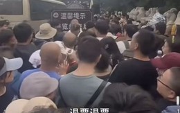 Cảnh tượng "không thở được" ghi nhận tại hàng loạt địa điểm nổi tiếng nhất Trung Quốc những ngày này