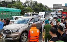 Cao tốc Hà Nội - Thái Nguyên tê liệt vì lũ, ô tô nối đuôi 15 giờ chờ nước rút