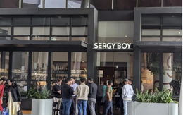 Quán cà phê đặt menu phục vụ “cà phê pha sữa mẹ” khiến khách hoang mang