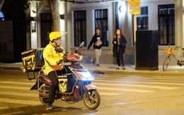 Thất nghiệp, tôi giấu vợ đi làm shipper và gặp chuyện không ngờ