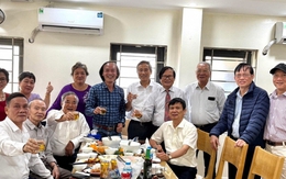 Bức ảnh "tinh hoa hội tụ" đang hot nhất MXH: Toàn các bác sĩ nội trú, giữ nhiều vị trí quan trọng trong ngành y