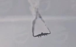 Máy bay quân sự Thổ Nhĩ Kỳ vỡ tan giữa không trung