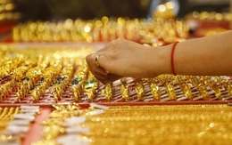 Người phụ nữ ra tiệm mua hơn 3 cây vàng, chủ cửa hàng từ chối bán rồi lập tức báo công an