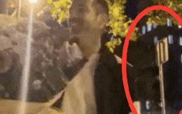 Cặp đôi đang ôm hôn tình tứ thì Messi đi ngang qua, biểu cảm ngẩn ngơ của chàng trai khiến netizen cười ngất