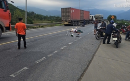 Hai người đi xe máy chết tại chỗ sau va chạm với ô tô tải trên Quốc lộ 1