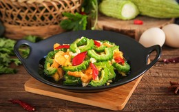 Người phụ nữ 52 tuổi ăn mướp đắng mỗi tối để phòng bệnh mỡ máu, 6 tháng sau đi khám, nhận kết quả bất ngờ