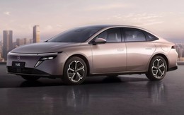 Hãng xe Nhật mở bán mẫu sedan hybrid đối đầu Toyota Camry đẹp long lanh nhưng giá rẻ khó tin – khởi điểm tương đương 400 triệu đồng