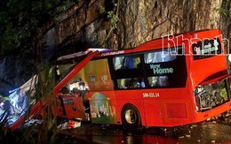 Hiện trường vụ sạt lở núi đè lên xe khách Phương Trang khiến 6 người chết, 16 người bị thương