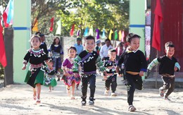 Những lớp học chạy mưa, lạnh co ro khi mùa Đông tới: 7 năm, hơn 100 tỷ đồng đã tạo ra 'phép màu'