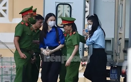 Hoa hậu Thùy Tiên và Hằng Du mục đã được áp giải tới tòa