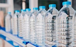 Đột kích một nhà kho, công an triệt phá đường dây sản xuất nước lọc giả quy mô lớn - chủ sở hữu là con trai Cựu Chủ tịch Hội đồng thành phố