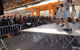 Nữ ca sĩ đình đám bị quay lén ngay giữa sự kiện, kẻ biến thái thú nhận hành vi nhưng hình phạt lại quá nhẹ