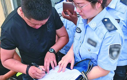 Cặp vợ chồng bán nước hoa giả, thu lợi 19 tỷ đồng bị bắt