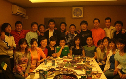 Đi họp lớp, thường làm 4 điều này chính là biểu hiện của bạn học EQ thấp