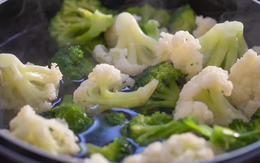 Cô gái 25 tuổi hoại tử tuyến tụy vì ăn rau luộc theo cách này