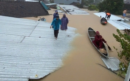 Lũ trên 2 sông ở Đắk Lắk và Khánh Hòa vượt lịch sử 1993 và 1986, bao giờ miền Trung mới giảm mưa?