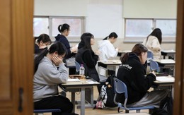 Đề thi đại học môn tiếng Anh ở Hàn Quốc gây sốc khi giáo sư Mỹ và AI đều bó tay