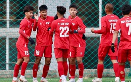 Thi đấu quả cảm trước đối thủ Hàn Quốc, đội bóng Việt Nam đạt thành tích bất bại