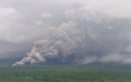 Núi Semeru phun trào, phủ tro bụi nhiều ngôi làng