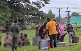 54 kẻ lừa đảo trốn từ Myanmar sang đầu thú tại Thái Lan