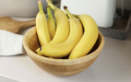 Chuối vàng tươi, rắn chắc suốt 4 tuần nếu được cất trong thứ này