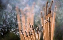 Thắp hương mỗi ngày tốt hay xấu, chuyên gia phong thủy giải thích rõ