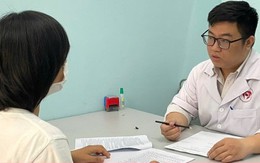 Trẻ kiệt quệ tinh thần vì áp lực từ lời khen 'con mẹ giỏi nhất'