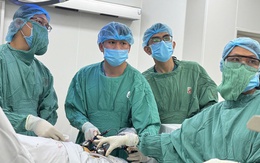 Đau lưng kéo dài, người đàn ông phát hiện 2 loại ung thư