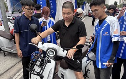 Doanh số xe máy điện tăng chóng mặt