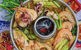 Lẩu "than thở" nổi tiếng miền Tây: Rực rỡ sắc màu, nấu trong chiếc nồi như miệng núi lửa