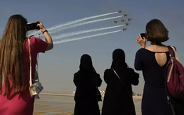 Dubai Air Show hút mắt với dàn máy bay khủng
