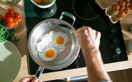 Dân tình thi nhau rán trứng bằng… dưa chuột thay vì dầu ăn: Hiệu quả đến đâu?