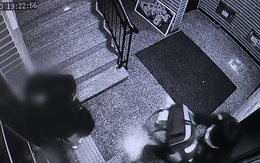 Bắt khẩn cấp mẹ ruột và cha dượng nghi bạo hành khiến bé 16 tháng tử vong