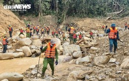 Hơn 100 người bám hiện trường sạt lở núi, tìm 2 nạn nhân mất tích