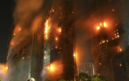 Bắt 3 người sau vụ cháy kinh hoàng khiến ít nhất 36 người chết ở Hong Kong (Trung Quốc): Hé lộ vật liệu khiến ngọn lửa bùng lan như “quái vật”