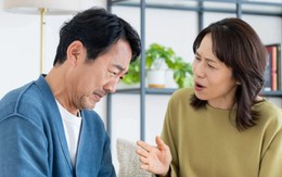 57 tuổi, người đàn ông khóc than "trắng tay" sau 30 năm đưa lương vợ giữ: "Tôi lao động cật lực rốt cuộc được cái gì?"